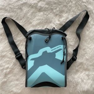 Unisex Hardshell Boblbee backpack